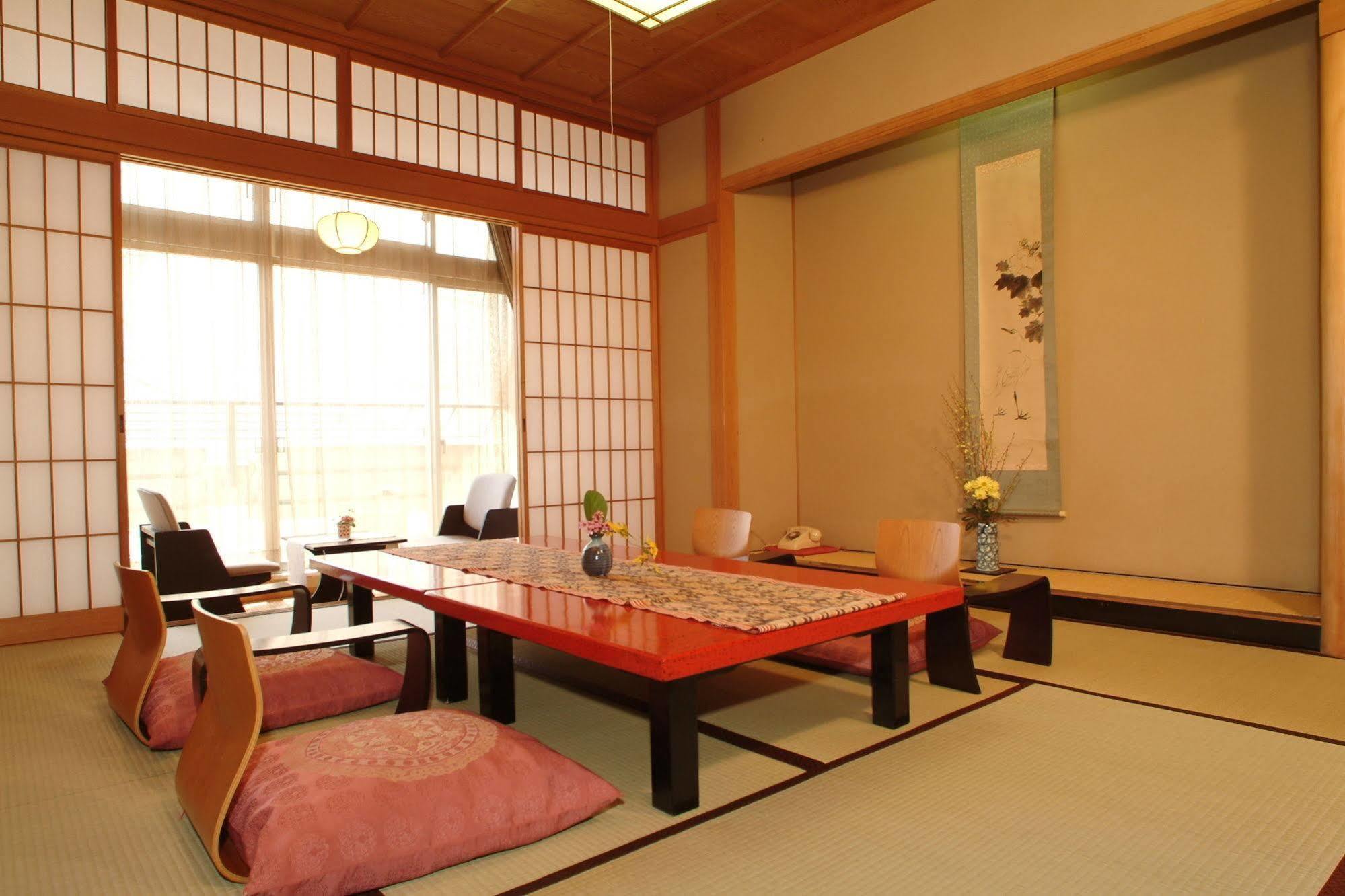 Kamiyamada Hotel Chikuma Buitenkant foto